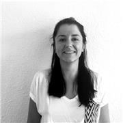 Profesora especializada en matemáticas (cursando la carrera), dibujo técnico (licenciada en arquitectura), inglés y francés